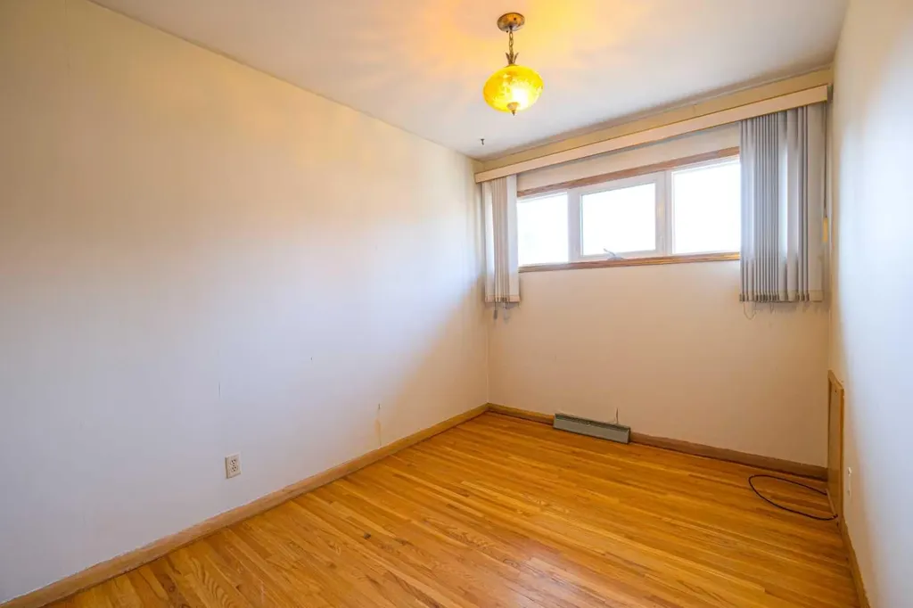 59 Rosewood Road NW Calgary AB T2K 1N3