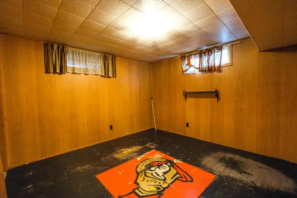 59 Rosewood Road NW Calgary AB T2K 1N3