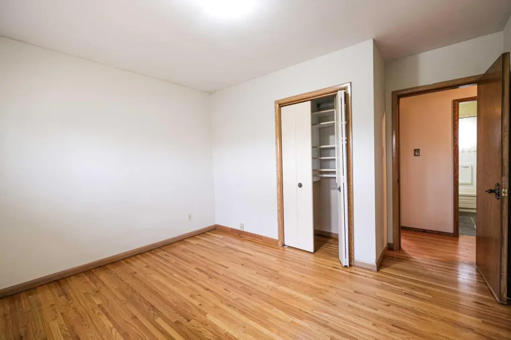 59 Rosewood Road NW Calgary AB T2K 1N3