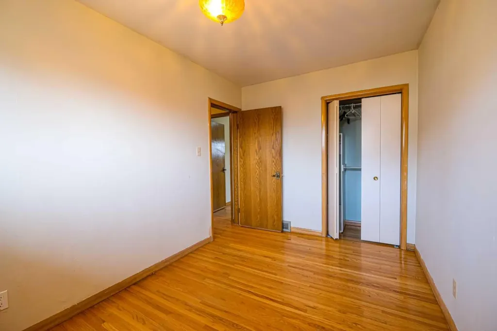 59 Rosewood Road NW Calgary AB T2K 1N3