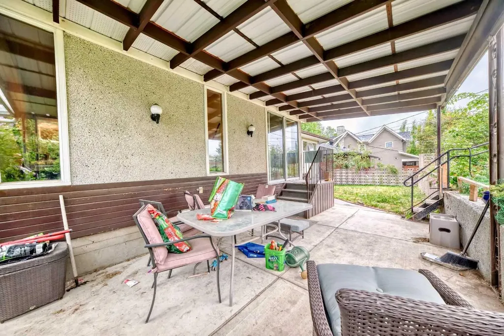 59 Rosewood Road NW Calgary AB T2K 1N3