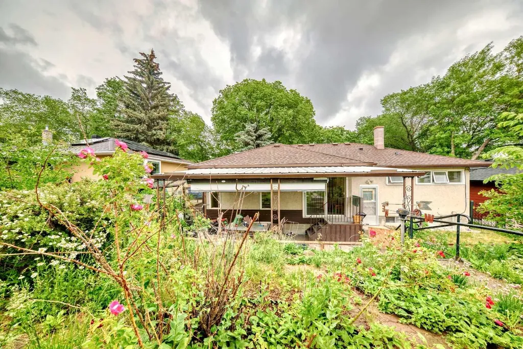 59 Rosewood Road NW Calgary AB T2K 1N3