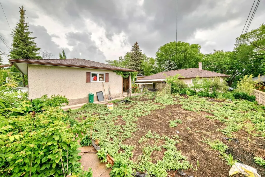 59 Rosewood Road NW Calgary AB T2K 1N3