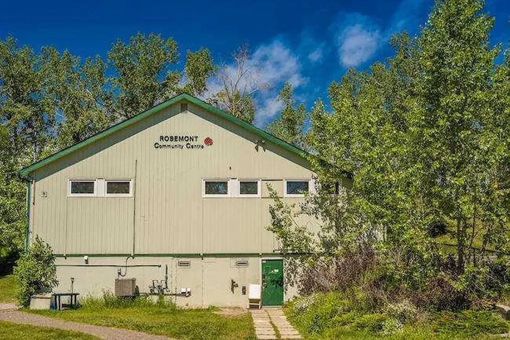 59 Rosewood Road NW Calgary AB T2K 1N3