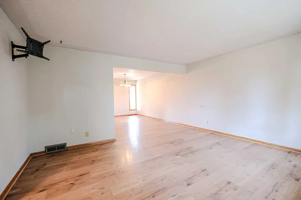 59 Rosewood Road NW Calgary AB T2K 1N3