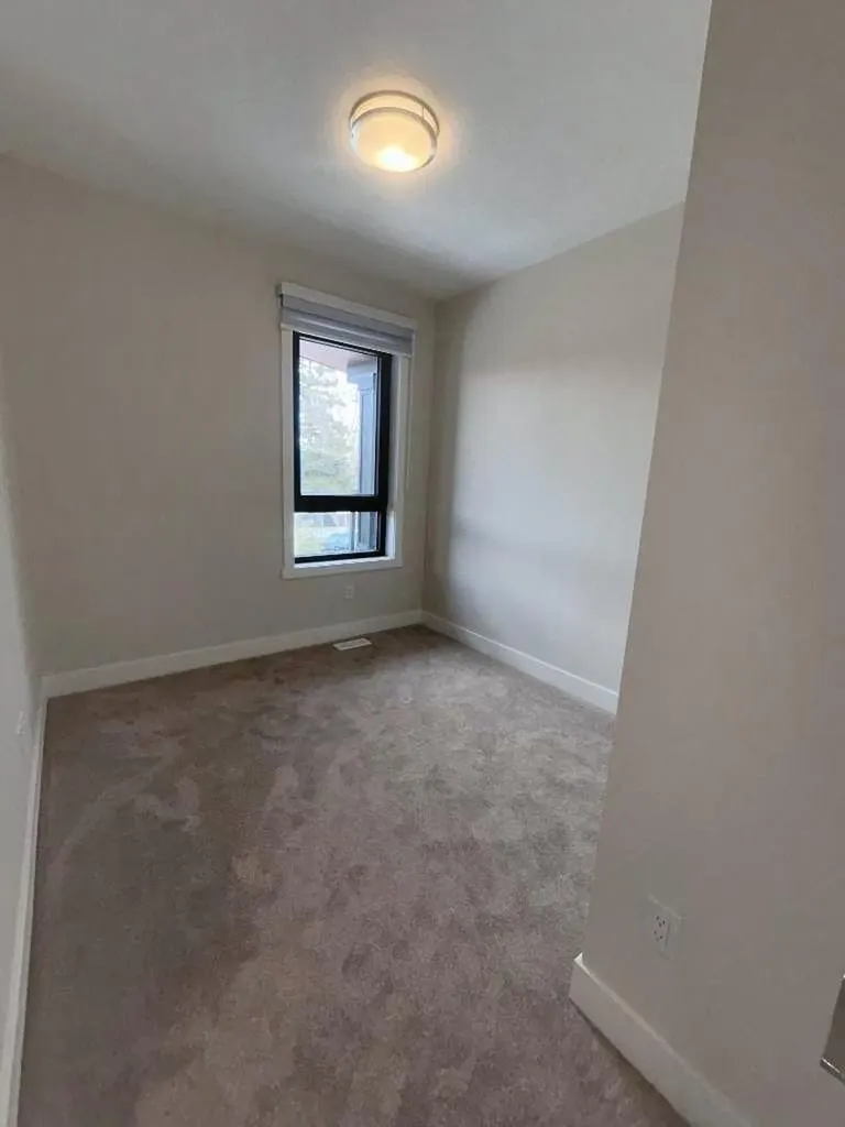 129 32 Avenue NE Calgary AB t2e2g6