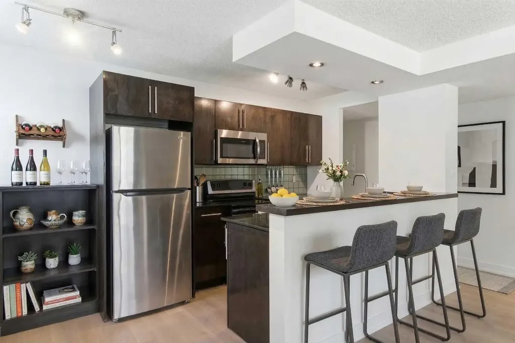 2220 16a Street SW Calgary AB T2T4K3