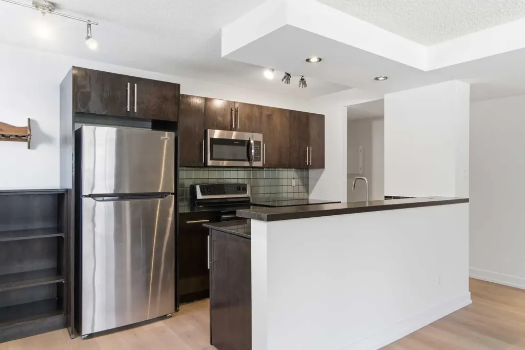 2220 16a Street SW Calgary AB T2T4K3