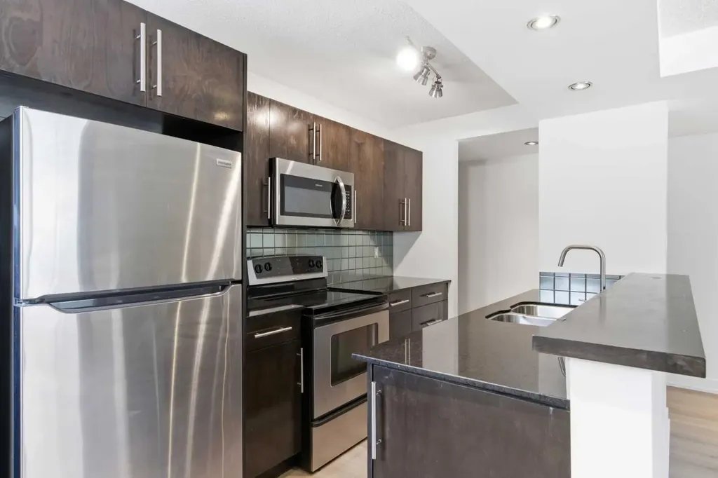 2220 16a Street SW Calgary AB T2T4K3