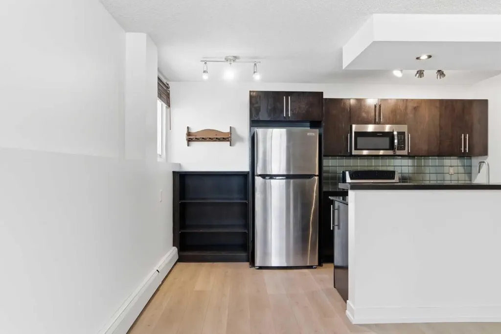 2220 16a Street SW Calgary AB T2T4K3