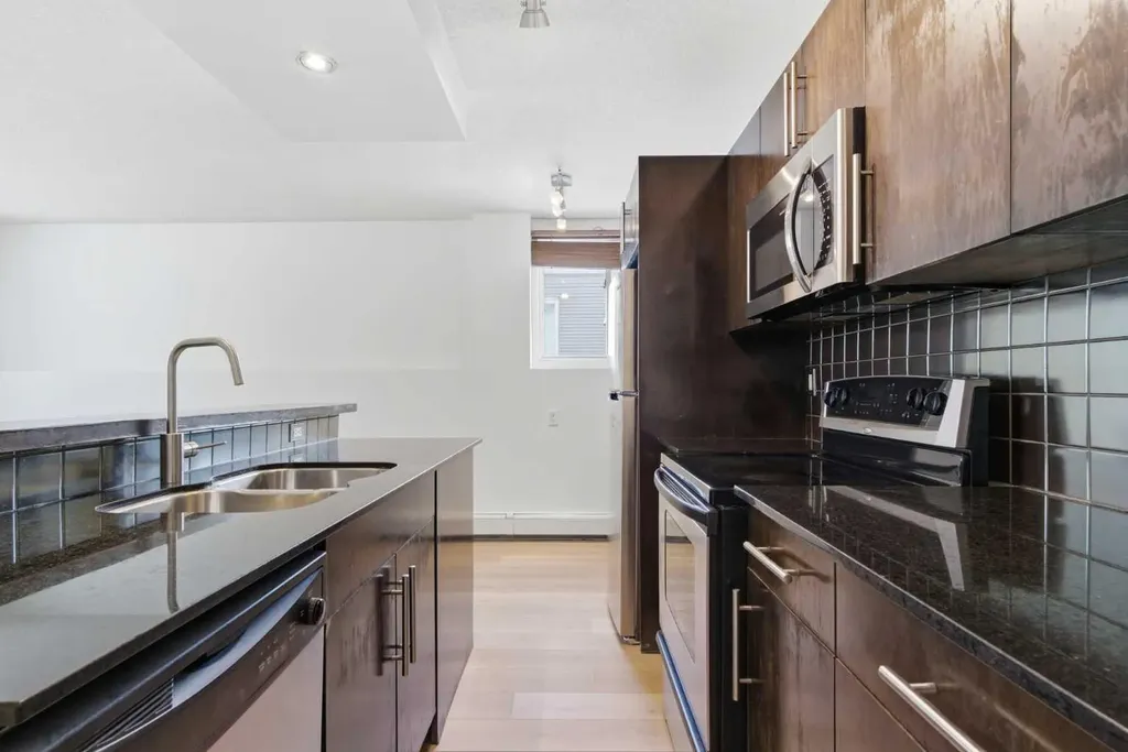 2220 16a Street SW Calgary AB T2T4K3