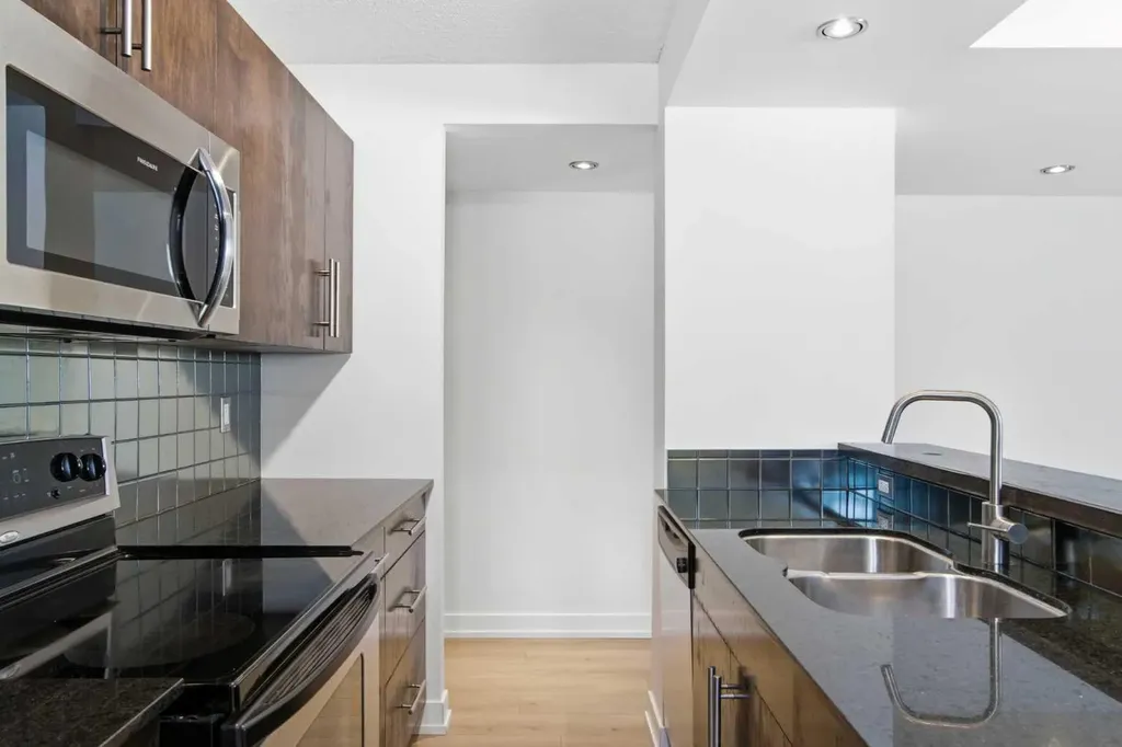 2220 16a Street SW Calgary AB T2T4K3
