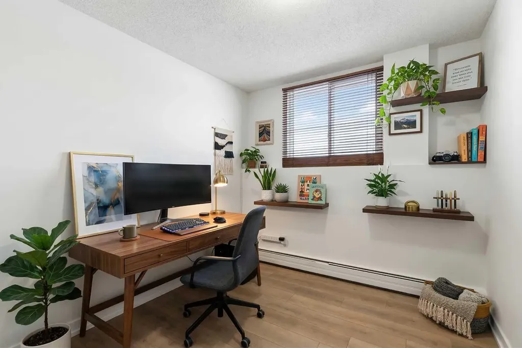 2220 16a Street SW Calgary AB T2T4K3