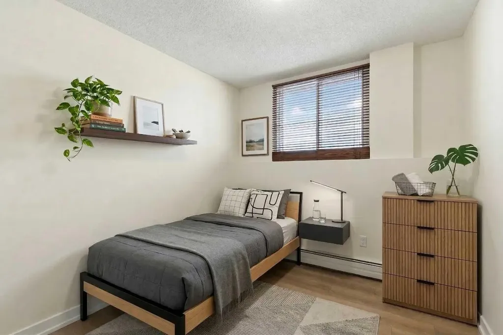 2220 16a Street SW Calgary AB T2T4K3