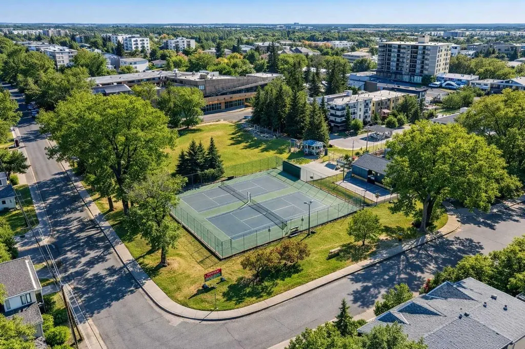 2220 16a Street SW Calgary AB T2T4K3
