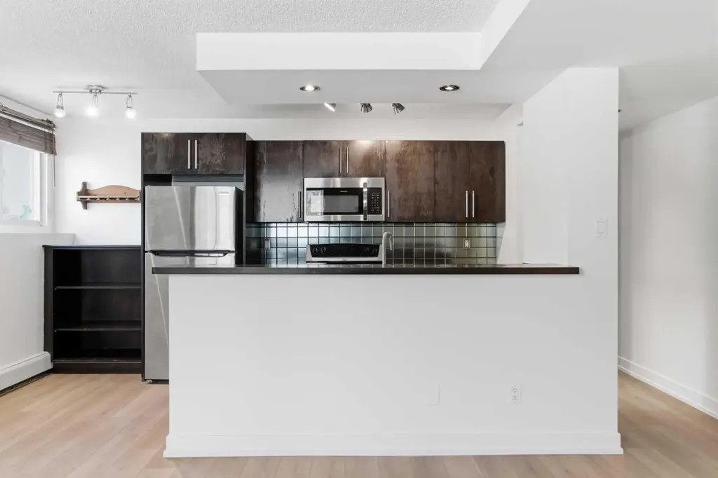 2220 16a Street SW Calgary AB T2T4K3