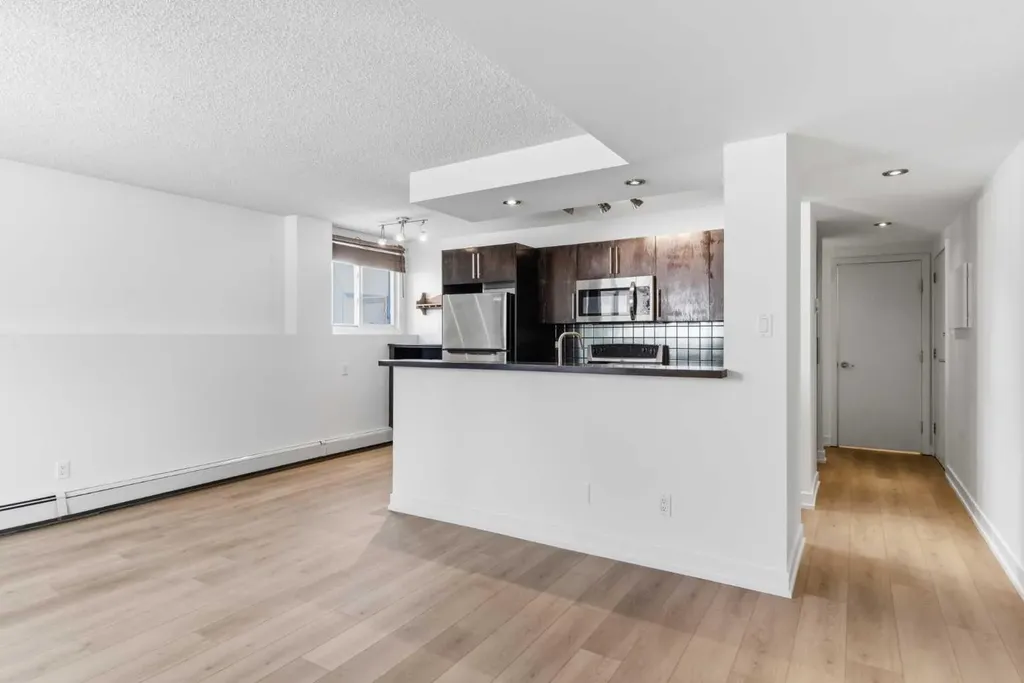 2220 16a Street SW Calgary AB T2T4K3