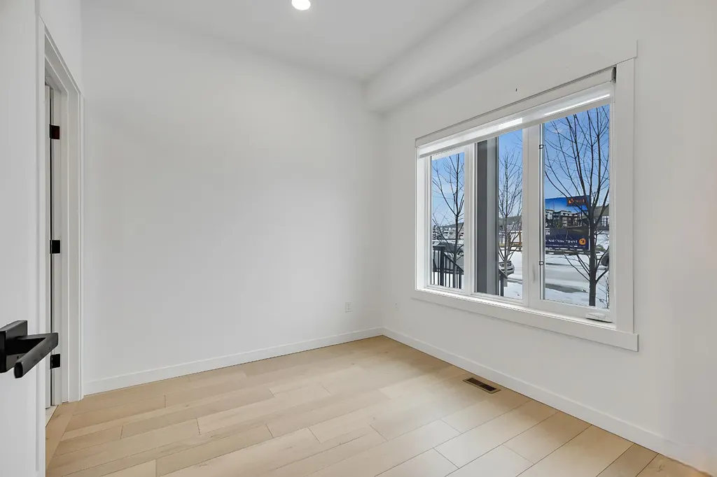 171 Greenbriar Place NW Calgary AB T3B 6J3