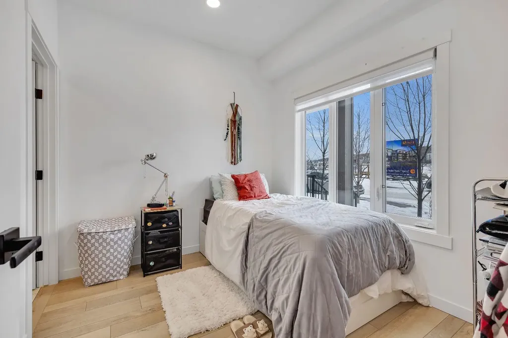 171 Greenbriar Place NW Calgary AB T3B 6J3