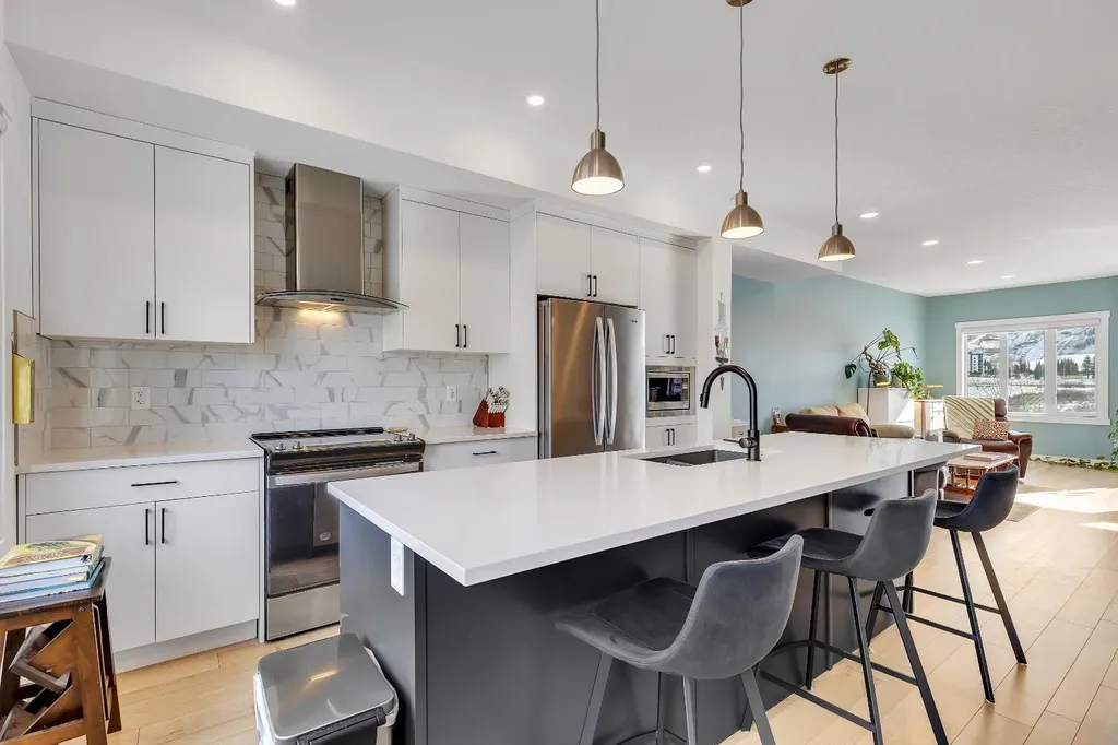 171 Greenbriar Place NW Calgary AB T3B 6J3