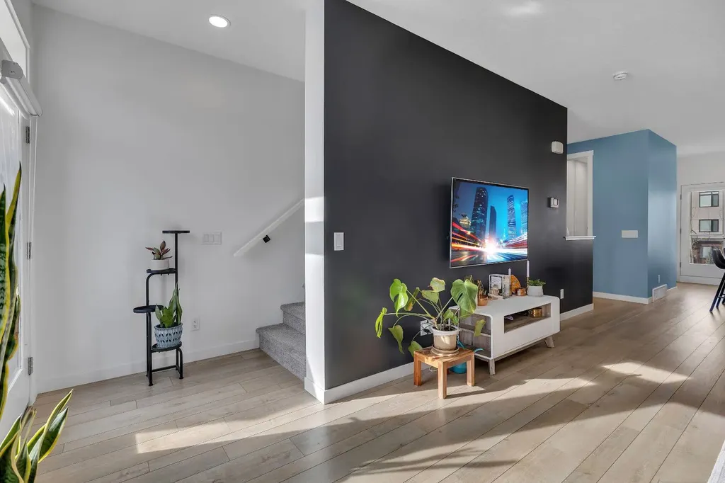171 Greenbriar Place NW Calgary AB T3B 6J3