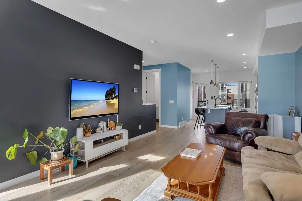 171 Greenbriar Place NW Calgary AB T3B 6J3