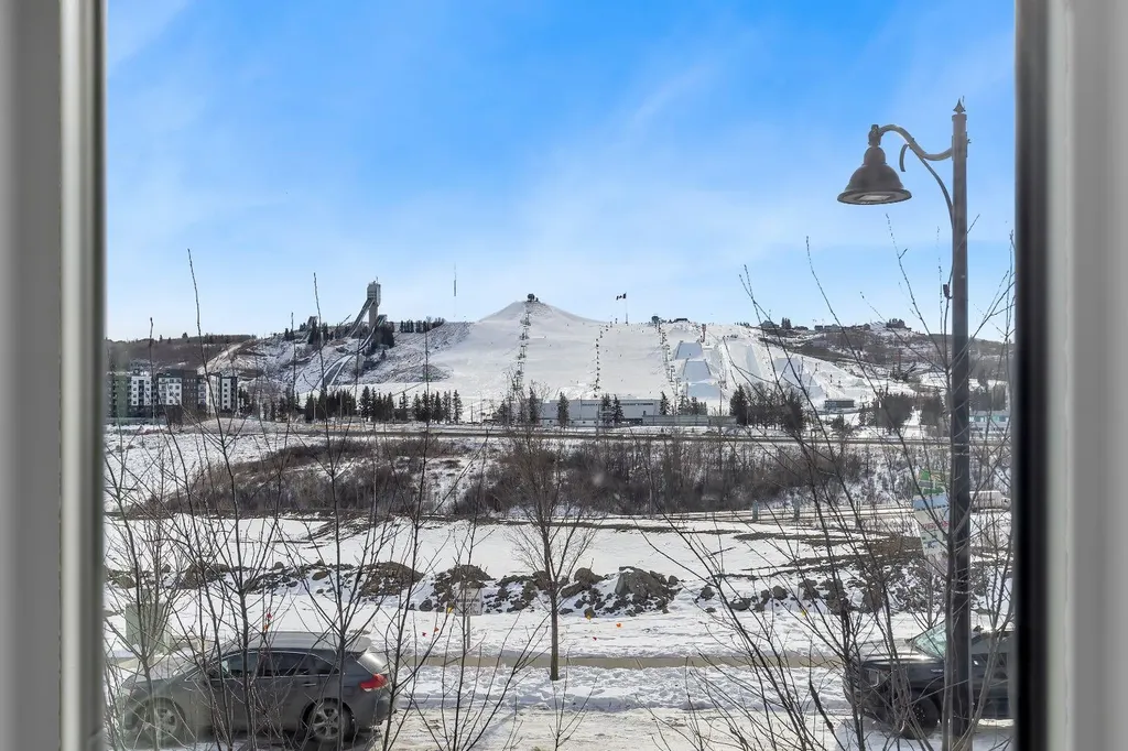 171 Greenbriar Place NW Calgary AB T3B 6J3
