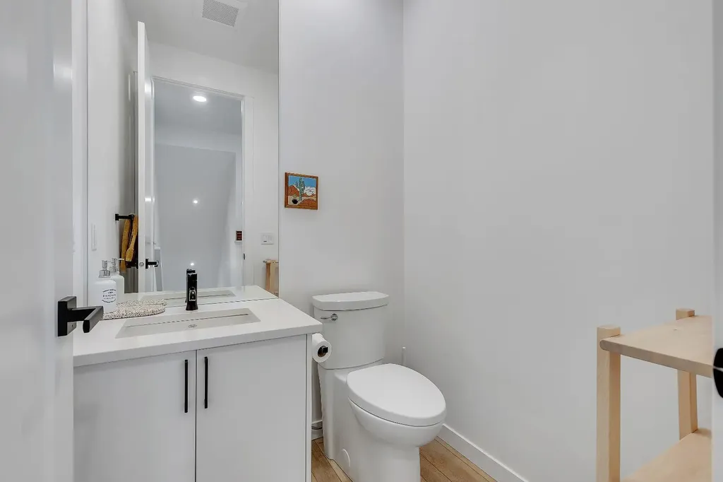 171 Greenbriar Place NW Calgary AB T3B 6J3