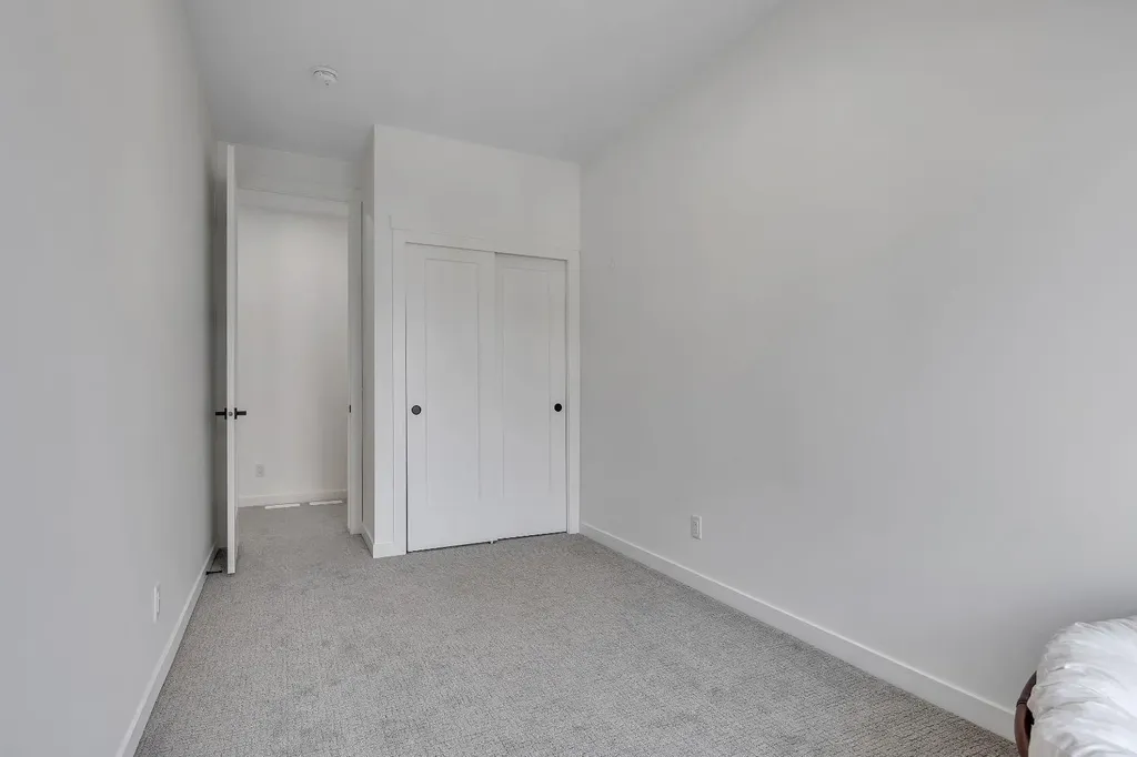 171 Greenbriar Place NW Calgary AB T3B 6J3