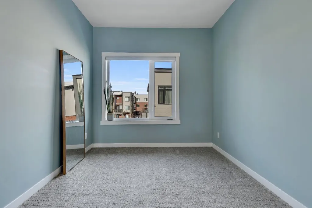 171 Greenbriar Place NW Calgary AB T3B 6J3