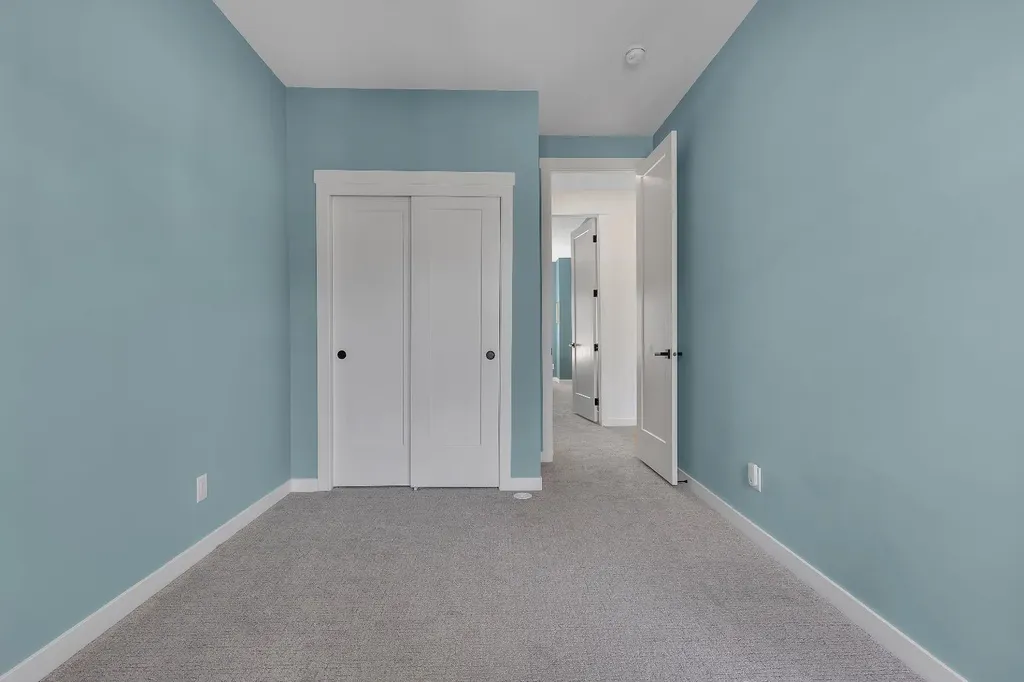 171 Greenbriar Place NW Calgary AB T3B 6J3