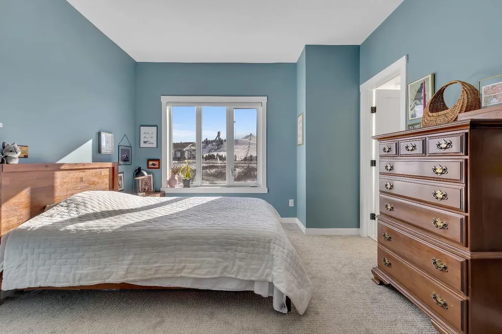 171 Greenbriar Place NW Calgary AB T3B 6J3