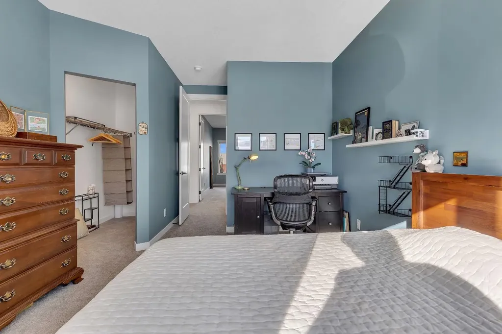 171 Greenbriar Place NW Calgary AB T3B 6J3