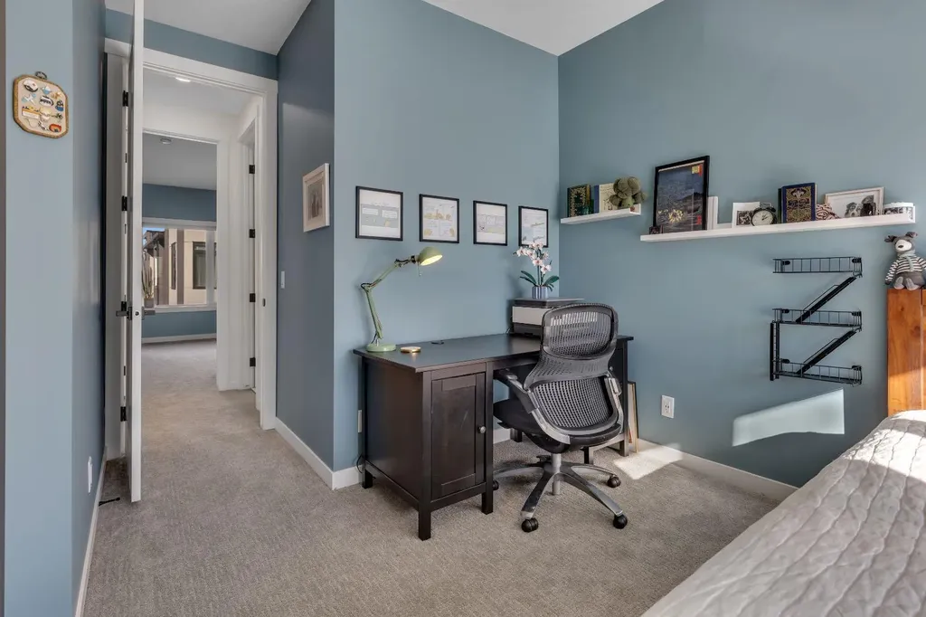 171 Greenbriar Place NW Calgary AB T3B 6J3