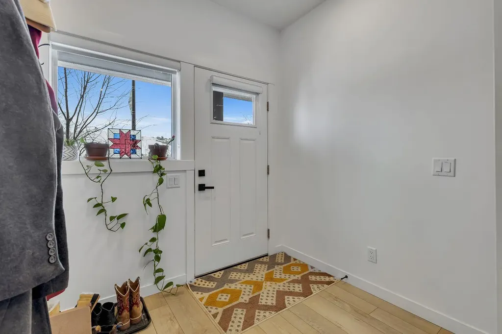 171 Greenbriar Place NW Calgary AB T3B 6J3