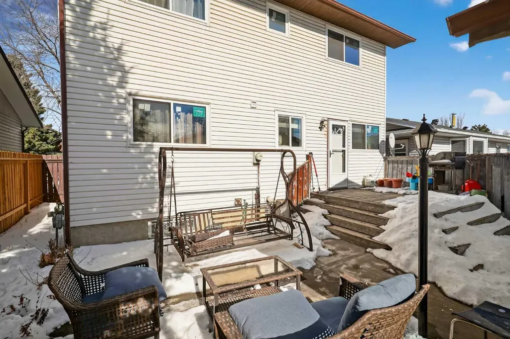 247 Templewood Road NE Calgary AB T1Y4B1