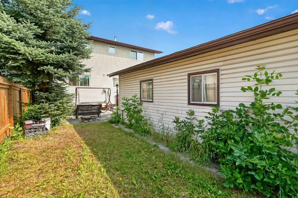 247 Templewood Road NE Calgary AB T1Y4B1
