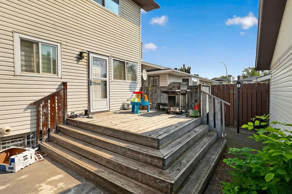 247 Templewood Road NE Calgary AB T1Y4B1
