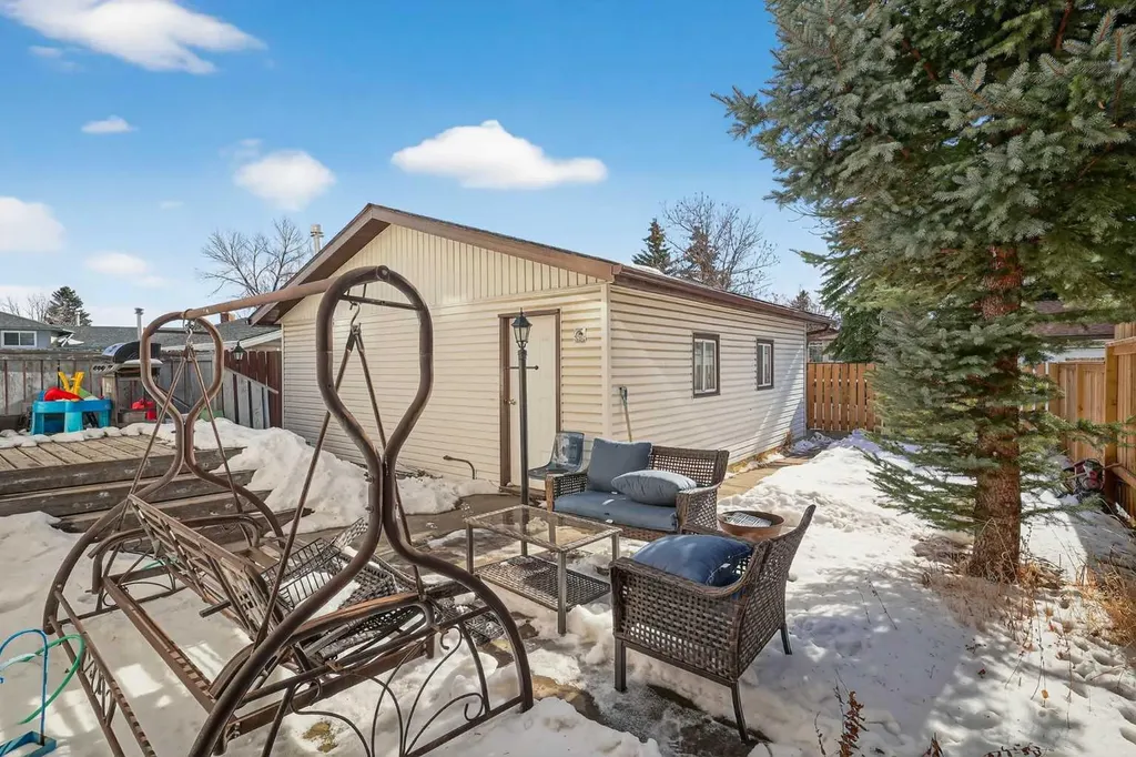 247 Templewood Road NE Calgary AB T1Y4B1