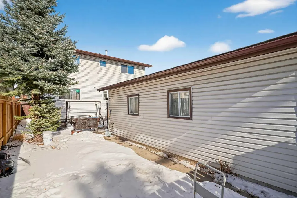 247 Templewood Road NE Calgary AB T1Y4B1