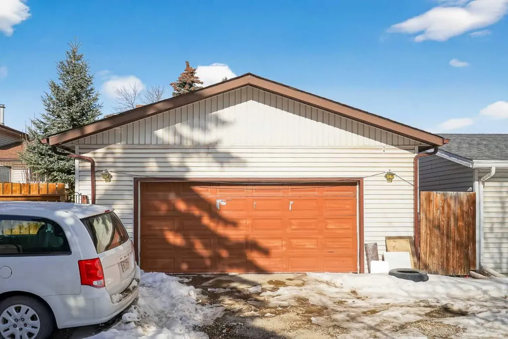 247 Templewood Road NE Calgary AB T1Y4B1