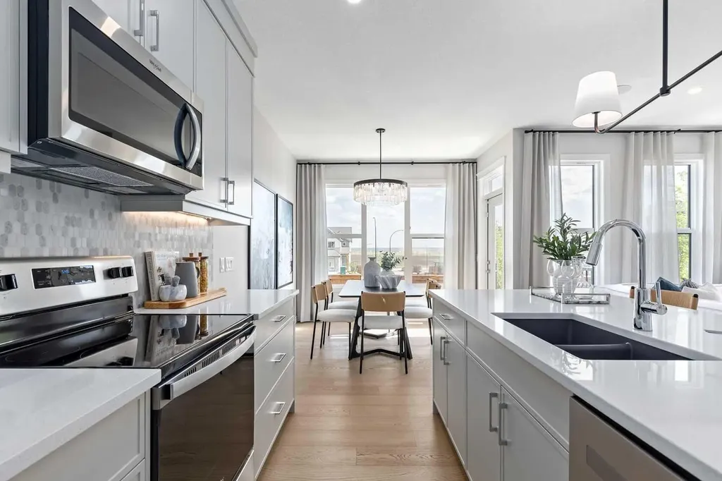 78 Heartwood Villas SE Calgary AB T3S 0R7