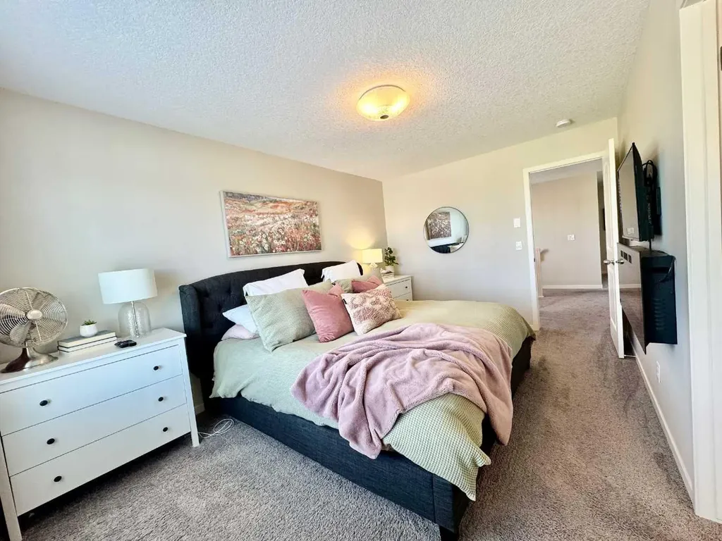 35 Walden Mount SE Calgary AB T2X 0M7