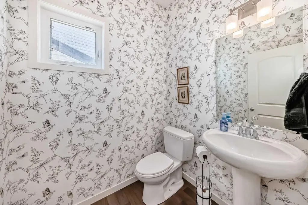 35 Walden Mount SE Calgary AB T2X 0M7