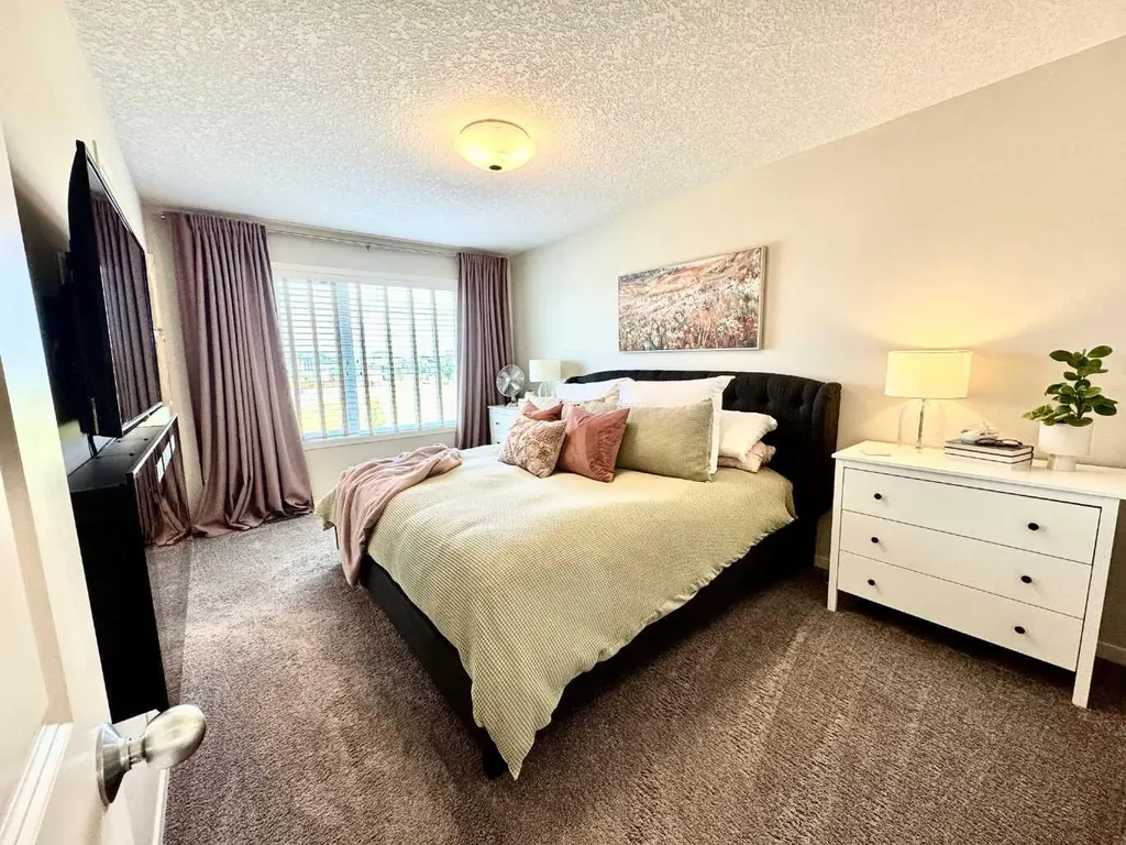 35 Walden Mount SE Calgary AB T2X 0M7