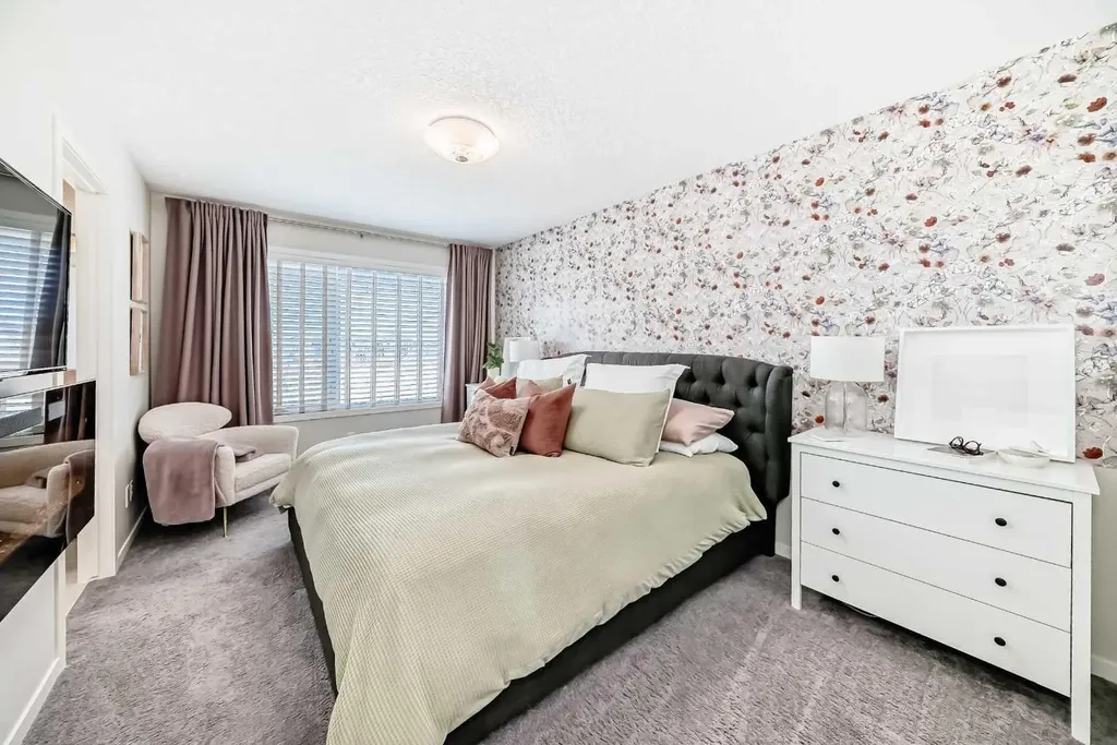 35 Walden Mount SE Calgary AB T2X 0M7