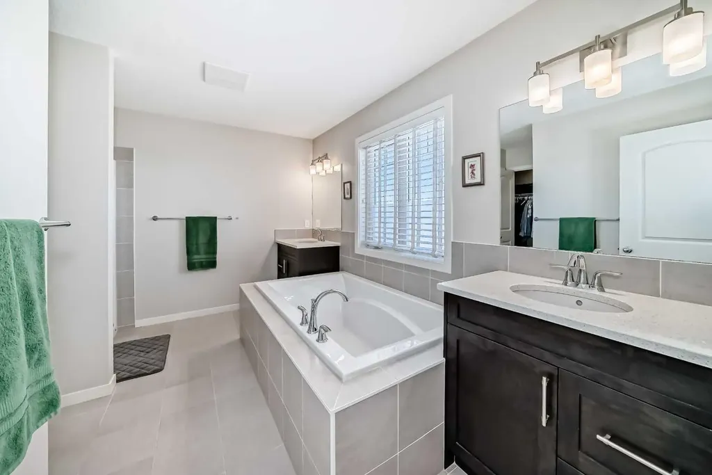 35 Walden Mount SE Calgary AB T2X 0M7