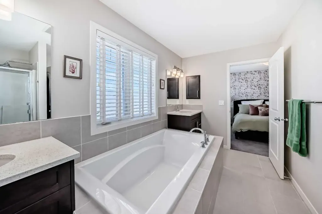 35 Walden Mount SE Calgary AB T2X 0M7