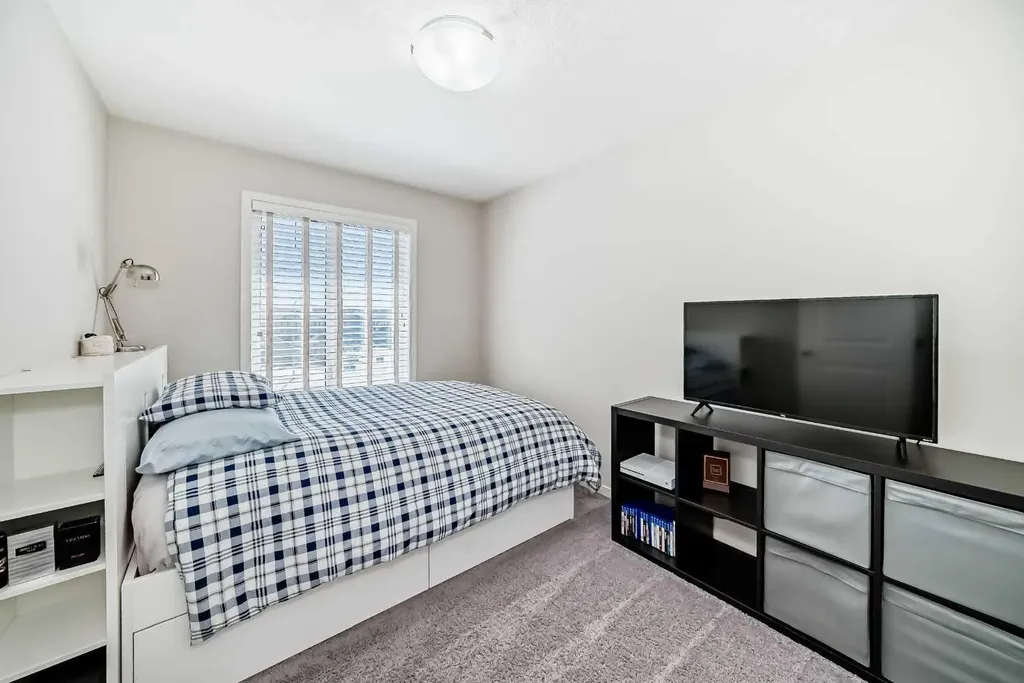 35 Walden Mount SE Calgary AB T2X 0M7
