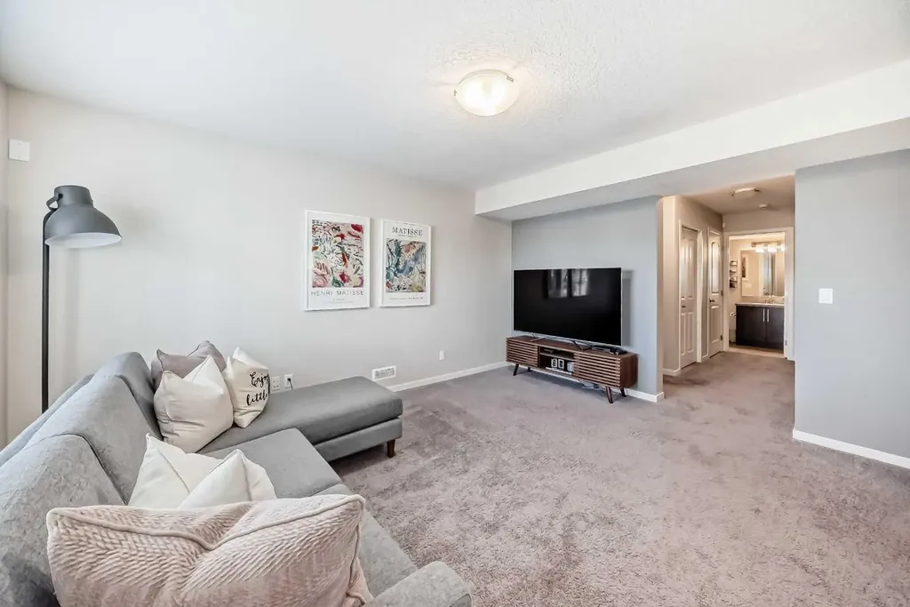 35 Walden Mount SE Calgary AB T2X 0M7